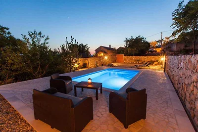 Ferienhaus mit Pool und Klimaanlage