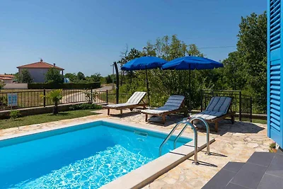 Villa mit Pool und Klimaanlage