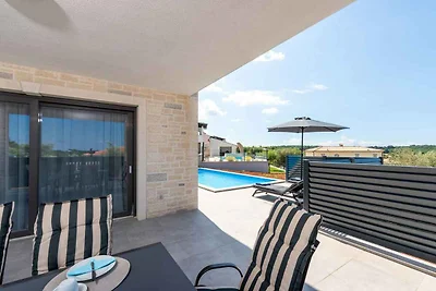 Villa mit Pool und Klimaanlage