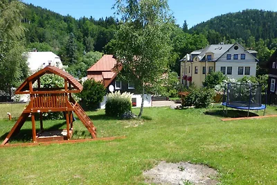 Ferienhaus mit Kaminofen in Hanglage
