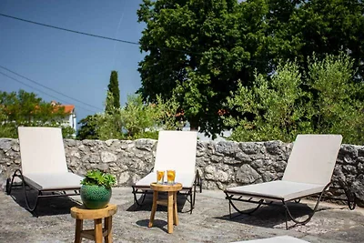 Villa mit Pool und Klimaanlage