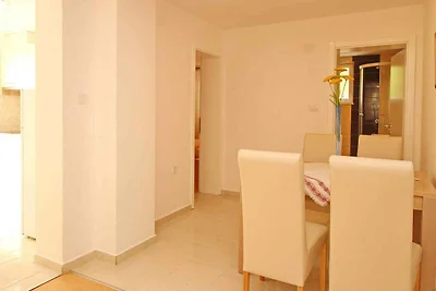 Ferienwohnung mit Terrasse und Klimaanlage