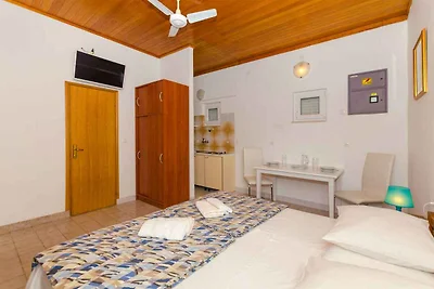 Studio mit Klimaanlage und Terrasse, direkt a