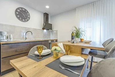 Apartment mit Balkon, Klimaanlage, Wi-Fi, Par