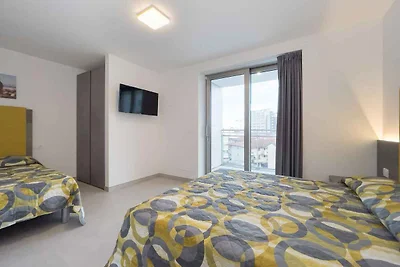 Ferienwohnung mit Balkon und Klimaanlage