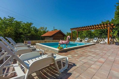 Villa mit Swimmingpool und Panoramablick