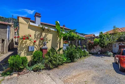 Ferienhaus mit Terrasse und Whirlpool