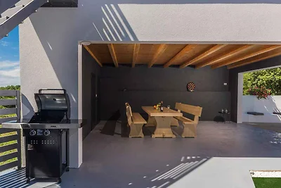 Villa mit Pool und Klimaanlage