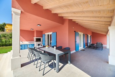 Villa mit Pool und Panoramablick