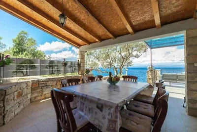 Ferienhaus mit Pool und Meerblick