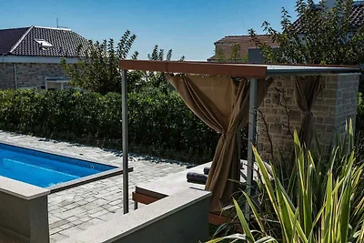 Villa mit beheiztem Pool
