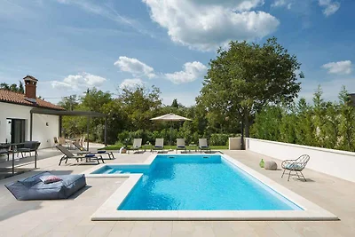 Moderne Villa mit privatem Pool, eingezäuntem