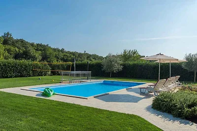 Villa mit Pool und Klimaanlage