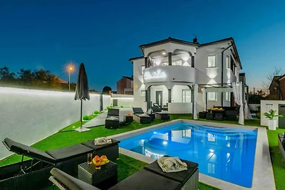 Ferienwohnung mit Pool zur gemeinsamen