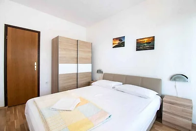 Ferienwohnung mit Pool und Meerblick