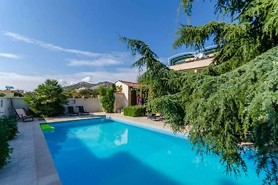 Ferienwohnung mit Swimmingpool und Balkon