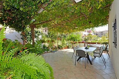 Ferienwohnung mit Terrasse, 10 m vom Meer