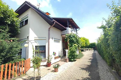 Ferienwohnung mit Pool, WLAN und Terrasse