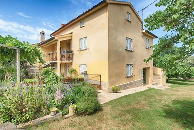 Ferienwohnung mit Terrasse und Grill