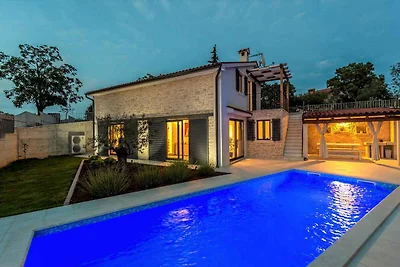 Villa mit Pool und Klimaanlage