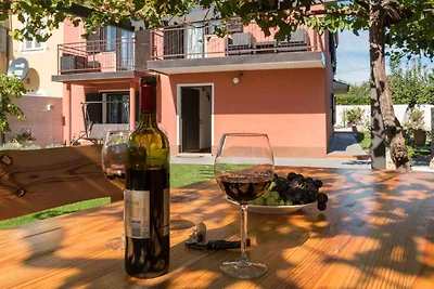 Villa mit Swimmingpool und Grill