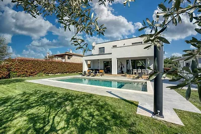 Villa mit Pool und Klimaanlage