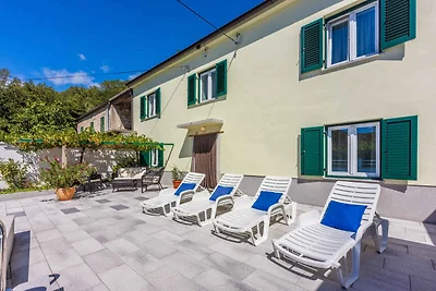 Ferienhaus mit Swimmingpool, Terrasse und