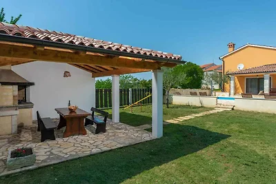 Villa mit Pool und Garten