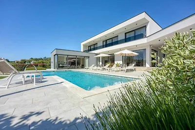 Villa Eine Luxusvilla mit einem kristallklare