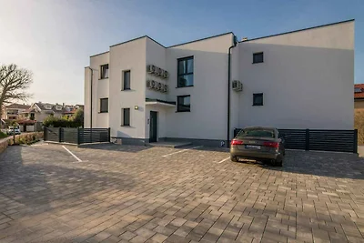 Ferienwohnung mit Terrasse und Klimaanage