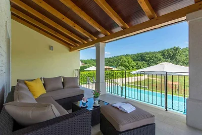 Villa mit Pool und Klimaanlage