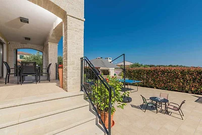 Villa mit Pool und Klimaanlage