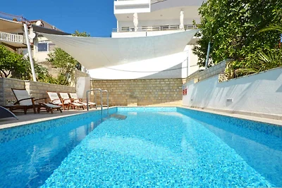Ferienwohnung mit Pool und Meerblick