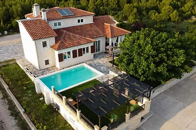 Ferienhaus mit Klimaanlage und Aussenpool