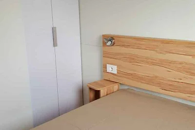 Mobilehome mit halbüberdachter Holzterrasse