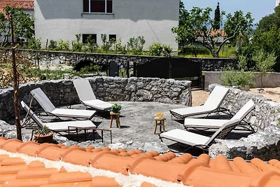 Villa mit Pool und Klimaanlage