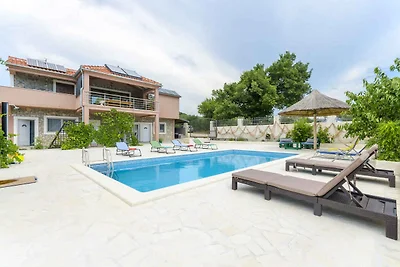 Villa Familienfreundlich mit Klimaanlage, Poo