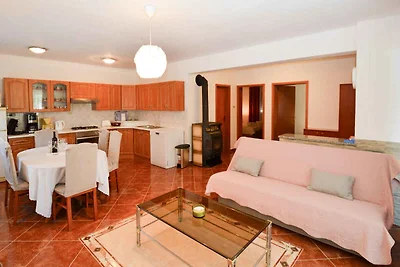 Ferienwohnung mit Garten und Kinderspielplatz