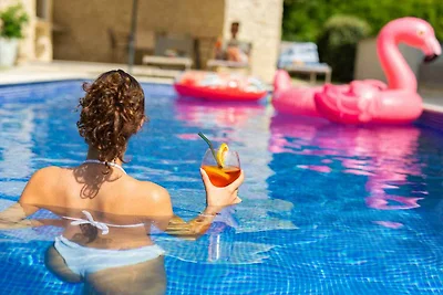 Ferienhaus mit Aussenpool und Terrasse