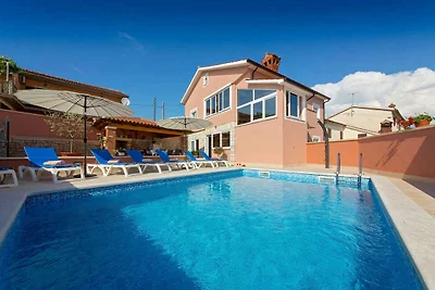 Ferienhaus Mit Pool und Wellnessbereich