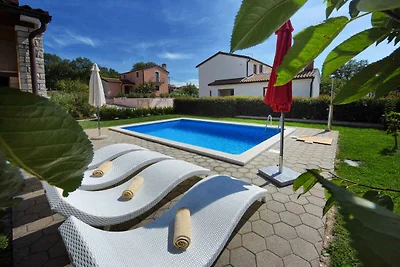 Villa mit Pool und Klimaanlage
