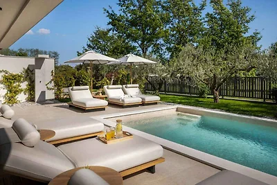 Villa mit Jacuzzi, Sauna und Pool