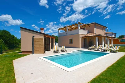 Villa mit Pool und Klimaanlage