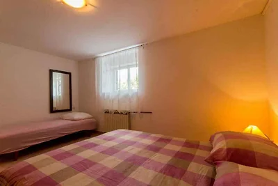 Ferienwohnung mit Terrasse und Parkplatz