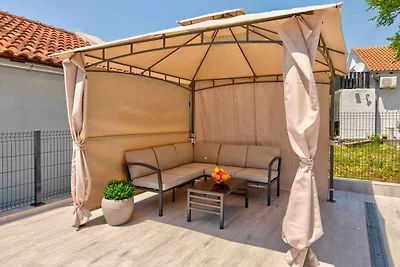Ferienhaus mit Swimmingpool, Terrasse und