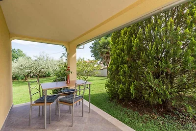 Ferienwohnung mit Pool und grossem Garten