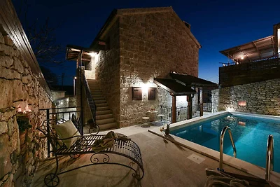 Ferienhaus mit Pool und Klimaanlage