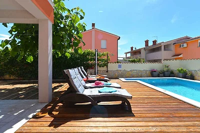 Ferienhaus mit Pool und Klimaanlage