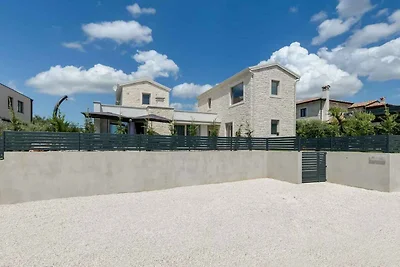Villa mit Klimaanlage und Pool