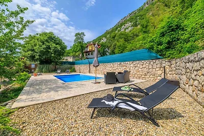 Ferienhaus mit Pool und Klimaanlage